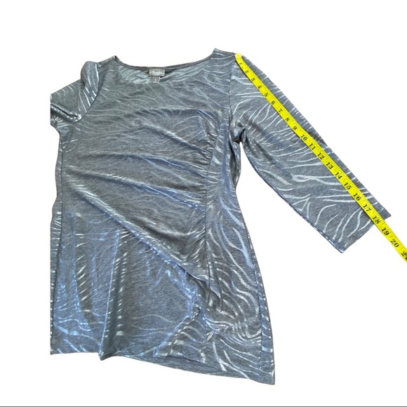 Chico's Travelers Collection Silver & Metallic Zebra Stripes Ruched Blouse Top M - Picture 10 of 12